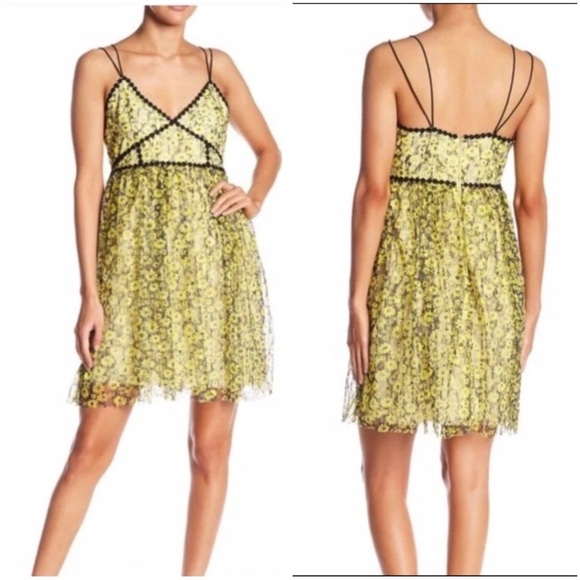 Romeo & Juliet Couture Yellow Floral Lace Overlay Fit & Flare Mini Dress NWT M - Picture 1 of 9
